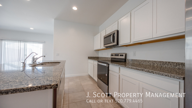 8222 W Clemente Wy in Florence, AZ - Building Photo - Building Photo