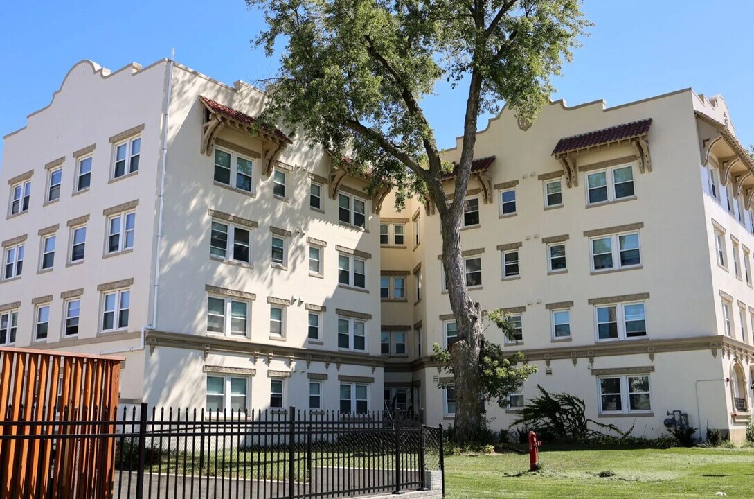Hanscom and Georgia Row Apartments in Omaha, NE - Foto de edificio