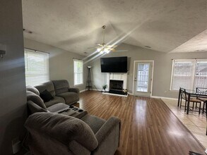 6342 Foxlake Dr in Fayetteville, NC - Building Photo - Building Photo