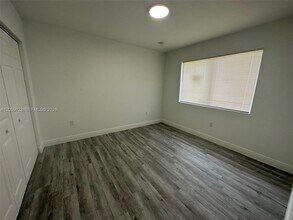 1095 NE 149th St in Miami, FL - Building Photo - Building Photo
