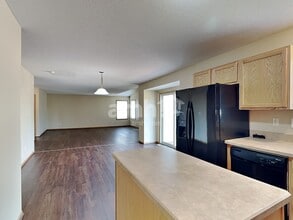 2271 Landcrest Dr in Lancaster, OH - Building Photo - Building Photo