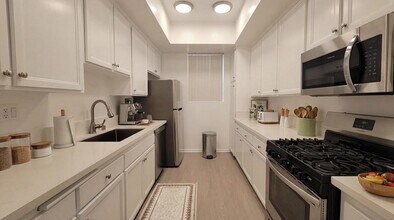 1730 Colby Ave in Los Angeles, CA - Foto de edificio - Building Photo