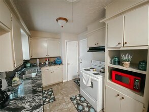 208 Thompson Dr in Norman, OK - Building Photo - Building Photo