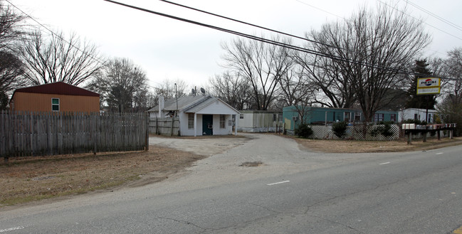 2003 S Brightleaf Blvd in Smithfield, NC - Building Photo - Building Photo