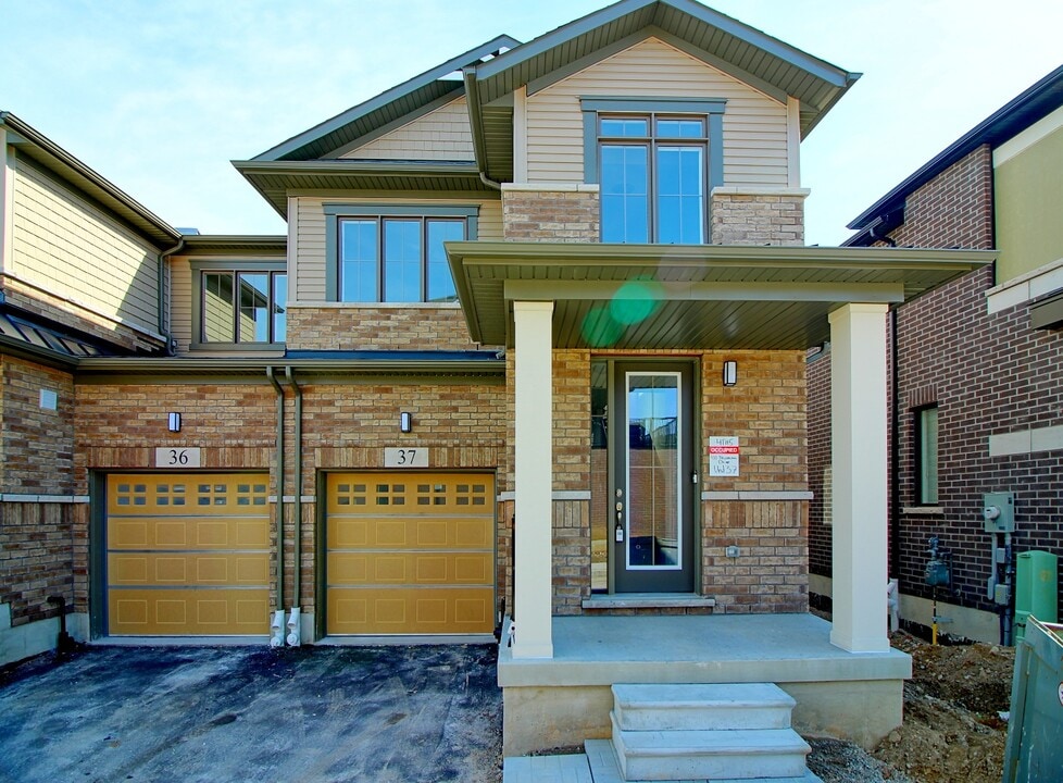 400 Newman Dr in Cambridge, ON - Building Photo