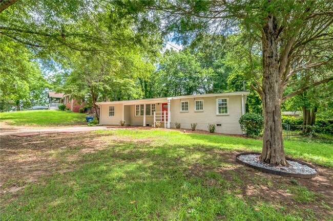 property at 16 Bromack Dr SE