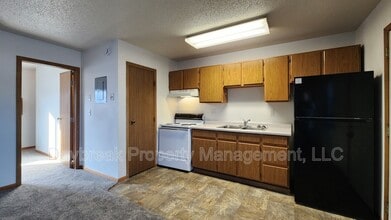 1315 34th St Cir S in Moorhead, MN - Building Photo - Building Photo