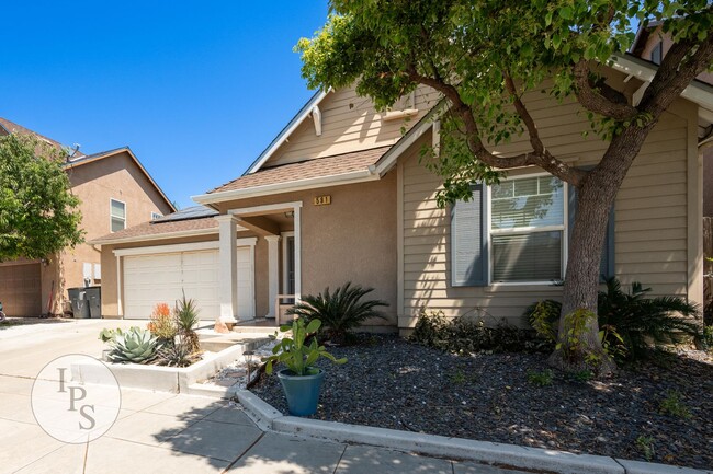 591 S Bundy Dr in Fresno, CA - Building Photo - Building Photo