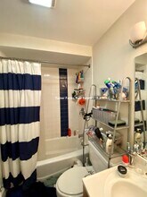 108 Hammond St, Unit 2 in Boston, MA - Foto de edificio - Building Photo