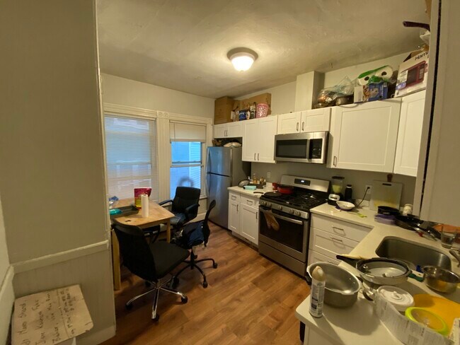 96 Hillside St, Unit 3B in Boston, MA - Foto de edificio - Building Photo