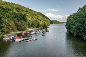 8 Cedar Point Dr in Sherman, CT - Building Photo - Building Photo