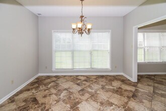 15 Austin Cir in Oakland, TN - Foto de edificio - Building Photo