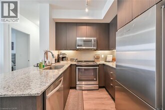 4633 Glen Erin Dr in Mississauga, ON - Building Photo - Building Photo