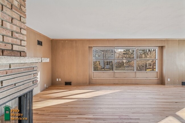 7 Interlachen Rd in Hopkins, MN - Building Photo - Building Photo