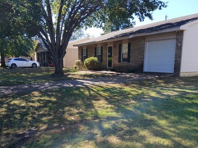 188 Meadowick Dr in Jacksonville, AR - Building Photo - Building Photo