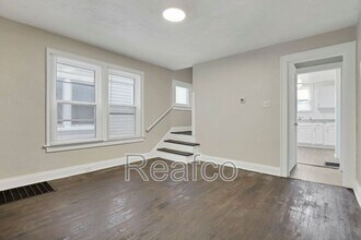 659 S Burgess Ave in Columbus, OH - Building Photo - Building Photo