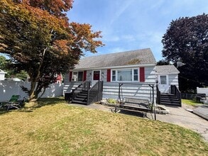 89 Bunker Hill Ave in Lowell, MA - Building Photo - Building Photo