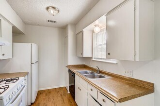 818 Sahara Ave in Austin, TX - Building Photo - Building Photo