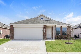 1059 Neyland Dr in Ennis, TX - Building Photo