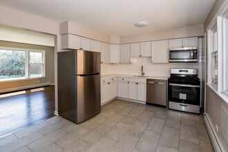 60 N Wolf Rd in Wheeling, IL - Foto de edificio - Building Photo