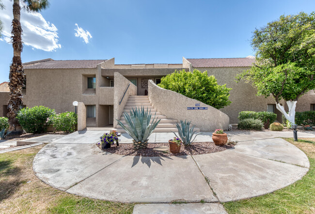 property at 7424 N Vía Camello Del Norte