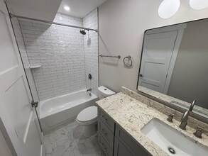 1418 A St SE in Washington, DC - Foto de edificio - Building Photo