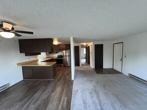 1421 Bradley St, Unit B in Bremerton, WA - Building Photo - Building Photo