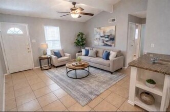 2913 E 51st St in Austin, TX - Building Photo - Building Photo