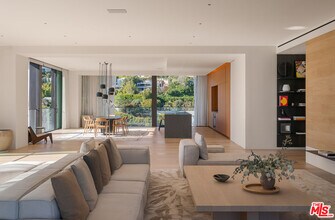 9040 W Sunset Blvd in West Hollywood, CA - Building Photo - Building Photo