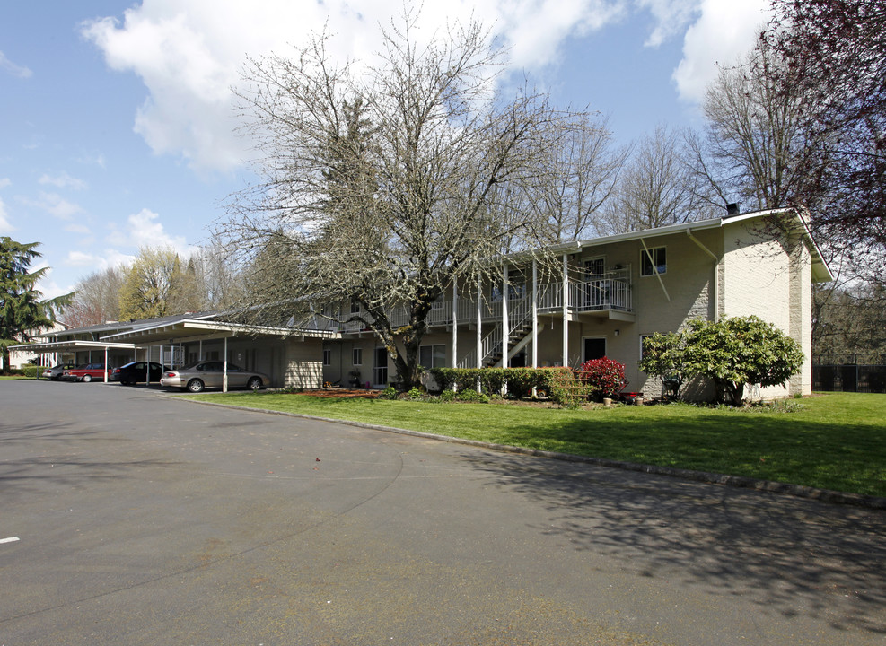 Royal Green Apartments in Vancouver, WA - Building Photo