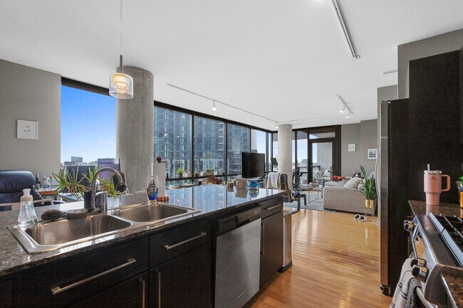 860 W Blackhawk St, Unit 908 in Chicago, IL - Foto de edificio - Building Photo