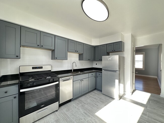 6707 N California Ave in Chicago, IL - Building Photo - Building Photo