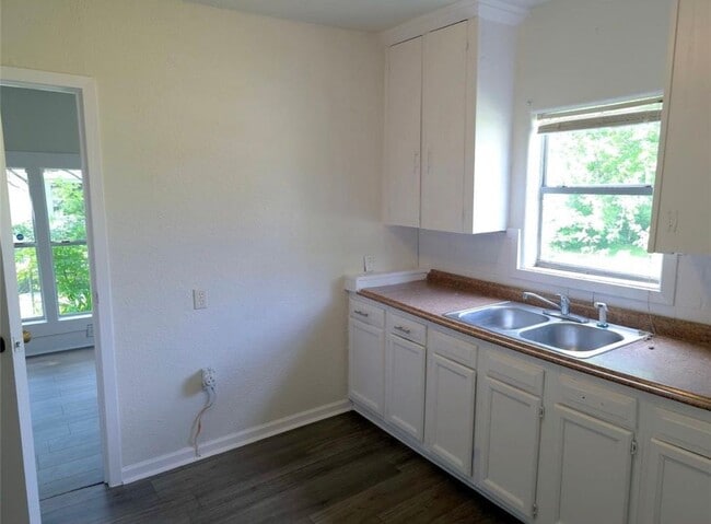 2204 State Hwy 3 in Dickinson, TX - Foto de edificio - Building Photo