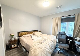 55 W Fifth St, Unit 301 in Boston, MA - Building Photo - Building Photo