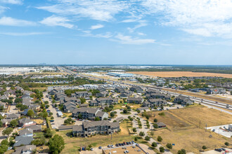 Republic Deer Creek Apartments in Fort Worth, TX - Foto de edificio - Building Photo