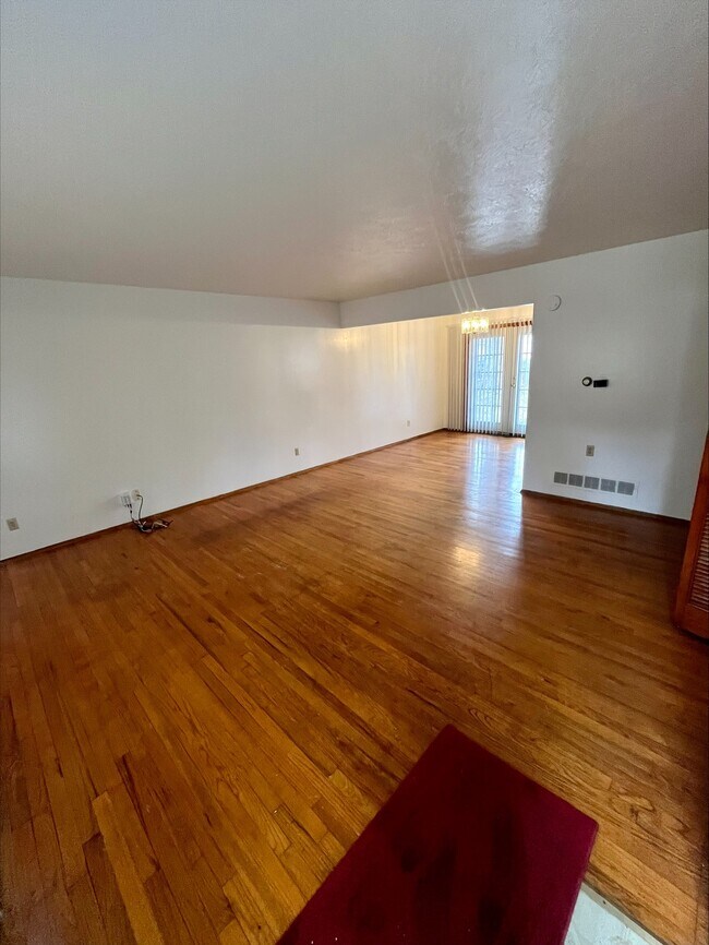 1063 Kevin Dr in Akron, OH - Foto de edificio - Building Photo
