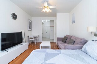 1566 2nd Ave in New York, NY - Building Photo