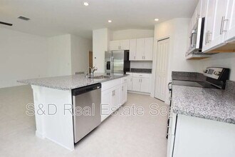 1940 Red Lp in Lakeland, FL - Building Photo - Building Photo