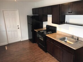 131 NW 15th St in Miami, FL - Building Photo - Building Photo