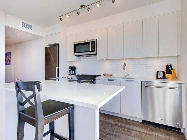 4733 Hazel St in Burnaby, BC - Building Photo - Building Photo