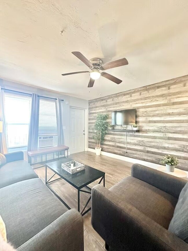1501 N Federal Hwy in Lake Worth Beach, FL - Building Photo - Building Photo
