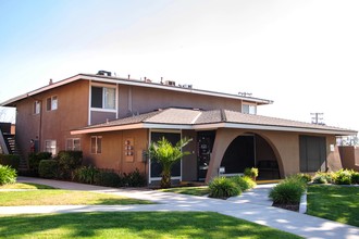 Autumn Glen Apartments in Bakersfield, CA - Foto de edificio - Building Photo