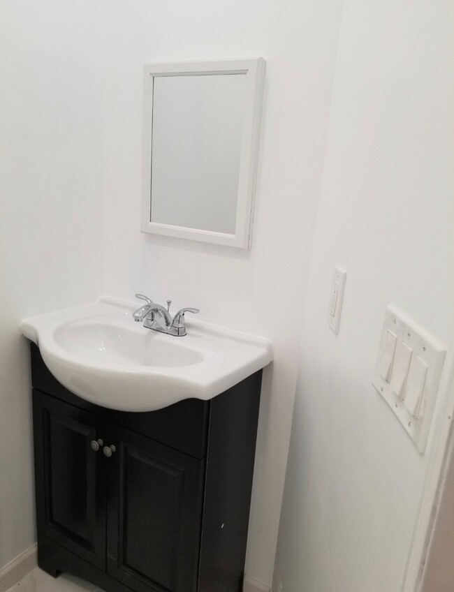 9417 96th St in Ozone Park, NY - Building Photo - Building Photo