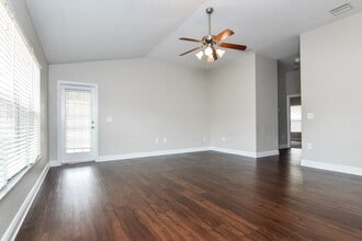 10755 Standing Stone Dr in Wimauma, FL - Building Photo - Building Photo