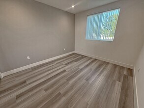 11155 Huston St in Los Angeles, CA - Foto de edificio - Building Photo