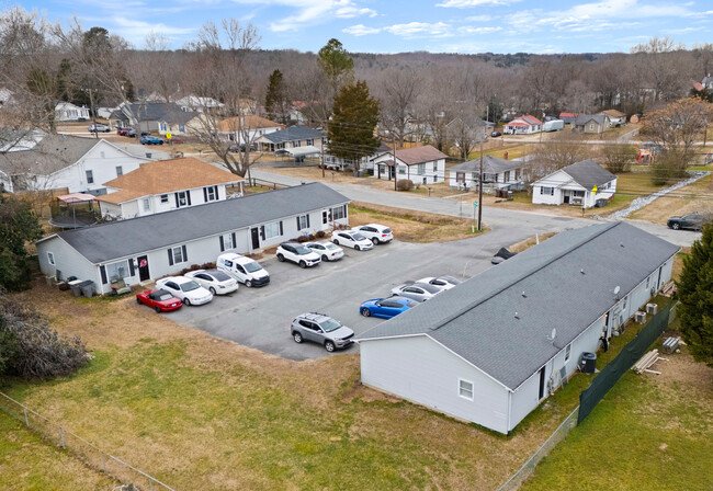 400 Needle Ct in Kannapolis, NC - Building Photo - Building Photo