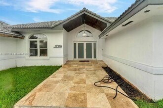 19905 SW 135th Ave in Miami, FL - Foto de edificio - Building Photo