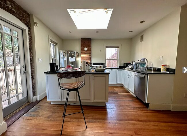 151 Highland St, Unit 2 in Boston, MA - Foto de edificio - Building Photo