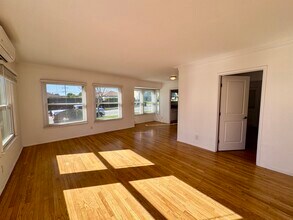 6122 S Fairfax Ave in Los Angeles, CA - Foto de edificio - Building Photo