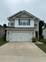 657 Fairview Cir in Hinesville, GA - Building Photo